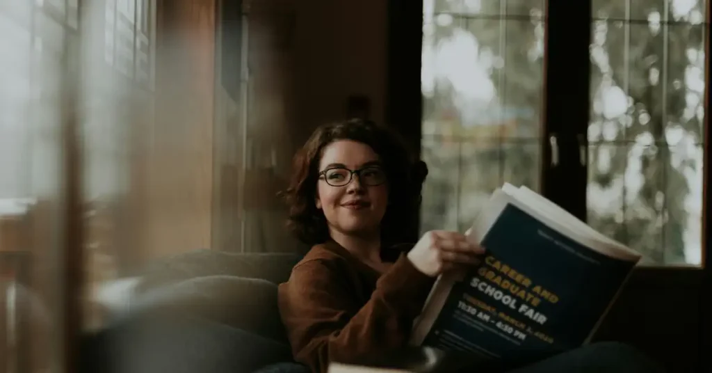 3 Bad Habits That All Intelligent People Have, According To Psychology