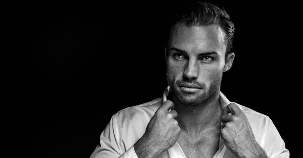 8 Red Flags A Guy Not Into You – He’s Only Playing You