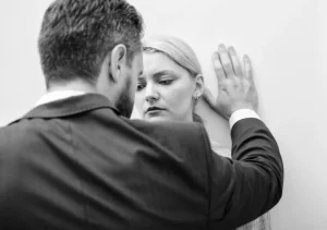 7 Telltale Signs Of A Toxic Person And How To Handle Them