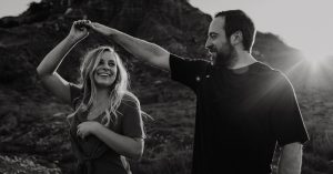 7 Tips For Swinger Couples Who are New to Online Dating