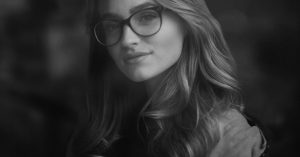 12 Ways The Sarcastic Girl With A Big, Soft Heart Loves Differently