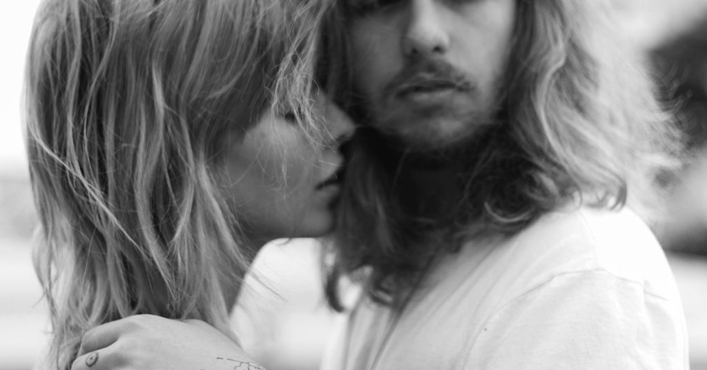 Here’s Why Genuinely Happy Couples Post Less About Their Love Life On Social Media