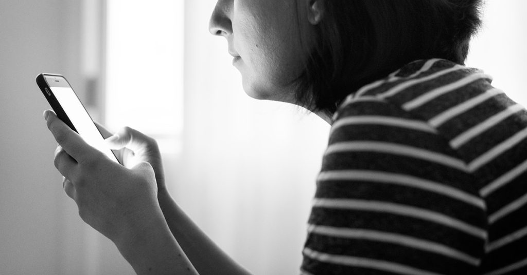 7 Ways To Stop Your Newsfeed From Psychologically Destroying You