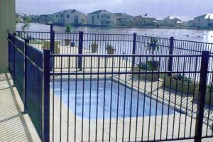Selecting a pool enclosure contractor,  what you should know