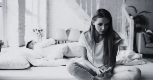 10 Reasons Why People Who Overthink Everything Have A Hard Time Falling In Love