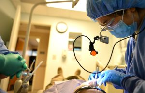 Why you should consider going to a dental assistant school