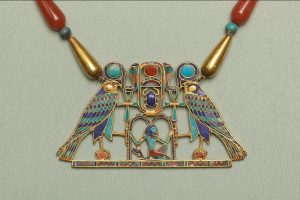 What to know about different Egyptian jewelry pieces?