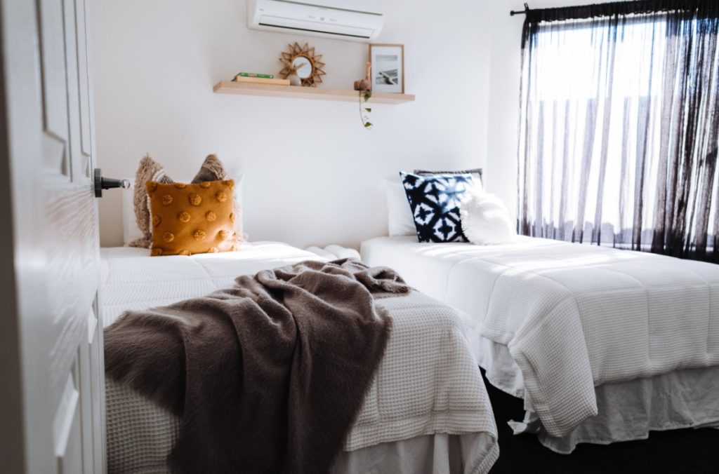 Tuck In, Nice and Tight: Why Should I Buy a Mattress and Replace My Old One?