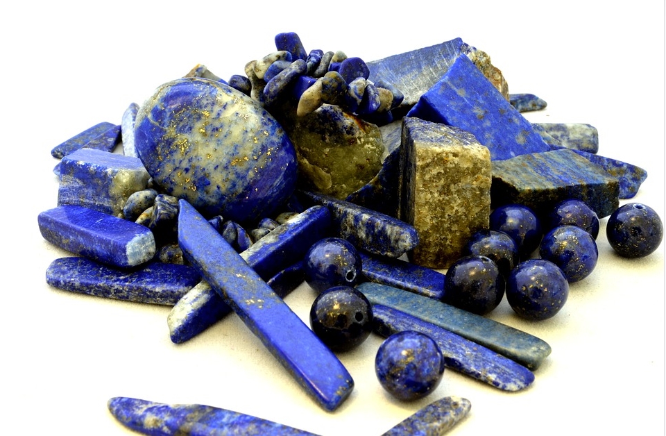 Lapis lazuli stones