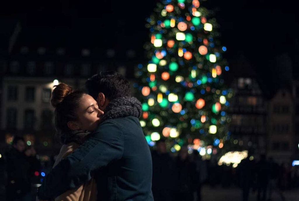 WHY HOLIDAYS CAN BE STRESSFUL FOR COUPLES AND HOW TO DEAL WITH IT