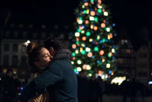 WHY HOLIDAYS CAN BE STRESSFUL FOR COUPLES AND HOW TO DEAL WITH IT