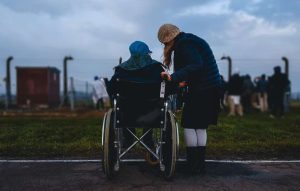 Having An Elderly Dear One Struggling With Alzheimer’s? Here’s How To Take Care Of Them