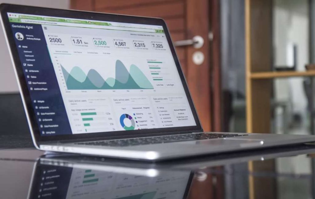 How Can Tech Innovations Make Your Life Simpler If You Are Into the World of Investments?