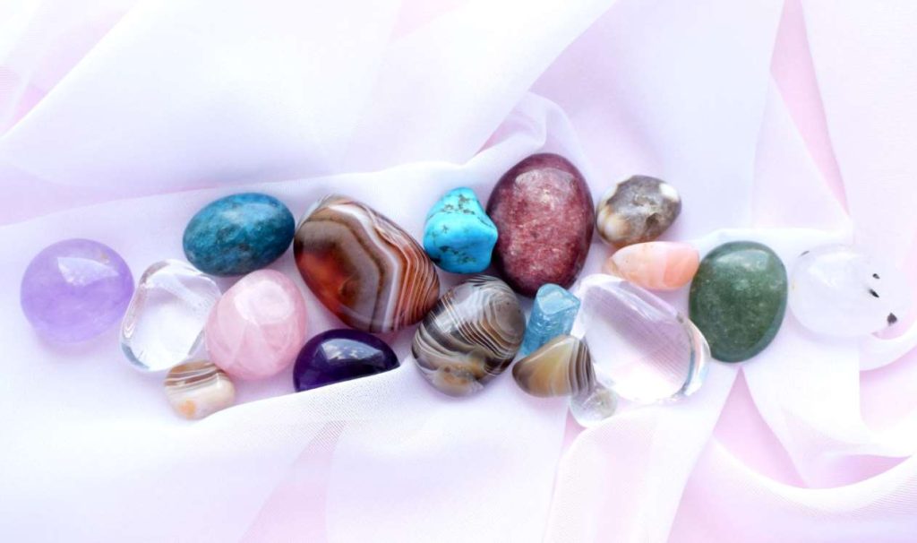How to Meditate With Healing Crystals: A Beginner’s Guide 