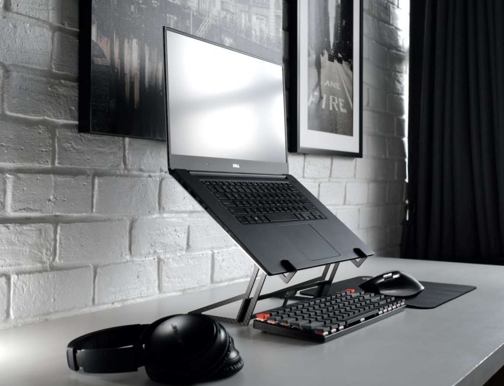 Laptop stands: pros and cons of ergonomic laptop stand for work