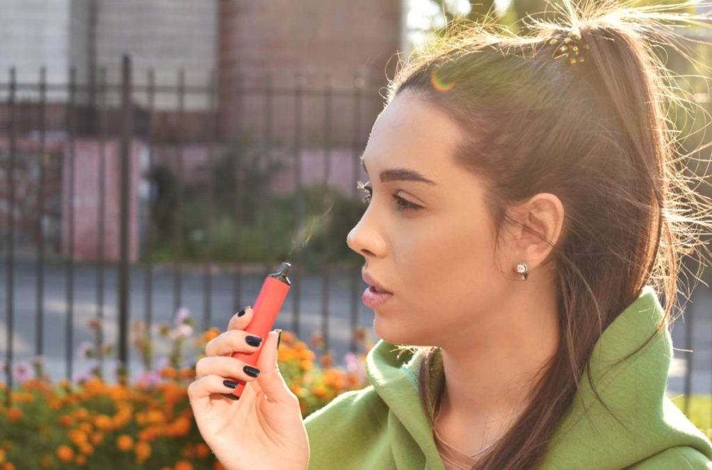 Cake Delta 8 Vape Pen Strawberry Sour Diesel 2g