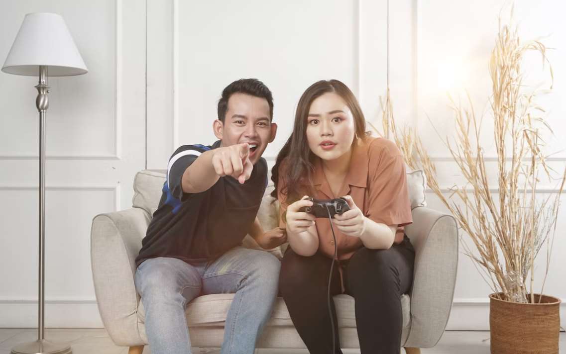 gaming couple