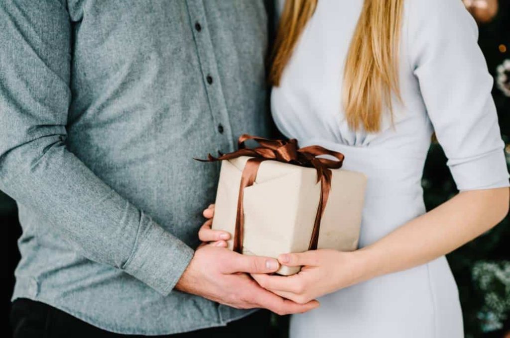 Customised Gift for Newly Married Couple: 25 Best Choices