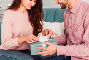 22 Personalized Engagement Gifts for Couples to Celebrate Love