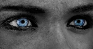 12 Warning Signs That You Are Dealing With An Evil Person