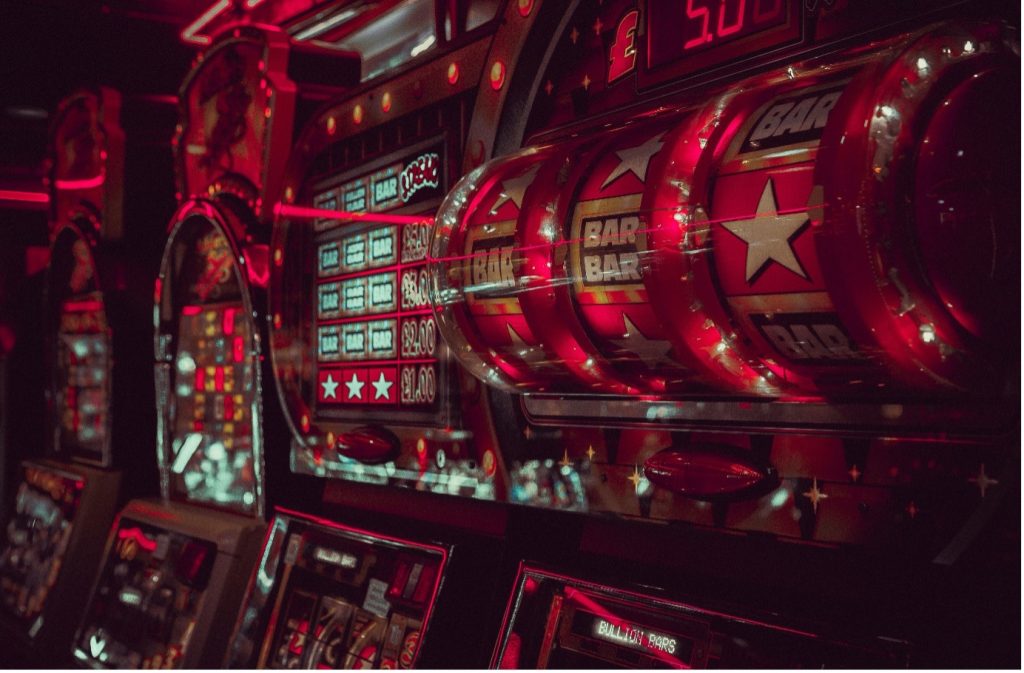 Free Spins As Slot Features vs. Free Spins Bonuses – How Each Option Works